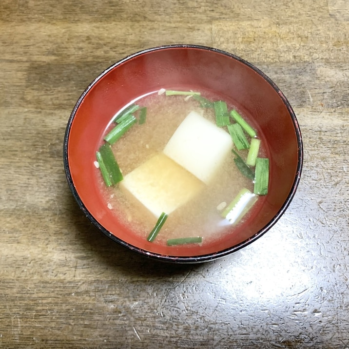 味噌汁レシピ　ニラと豆腐の味噌汁